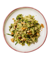kinoalı çiğ brokoli salatası.
